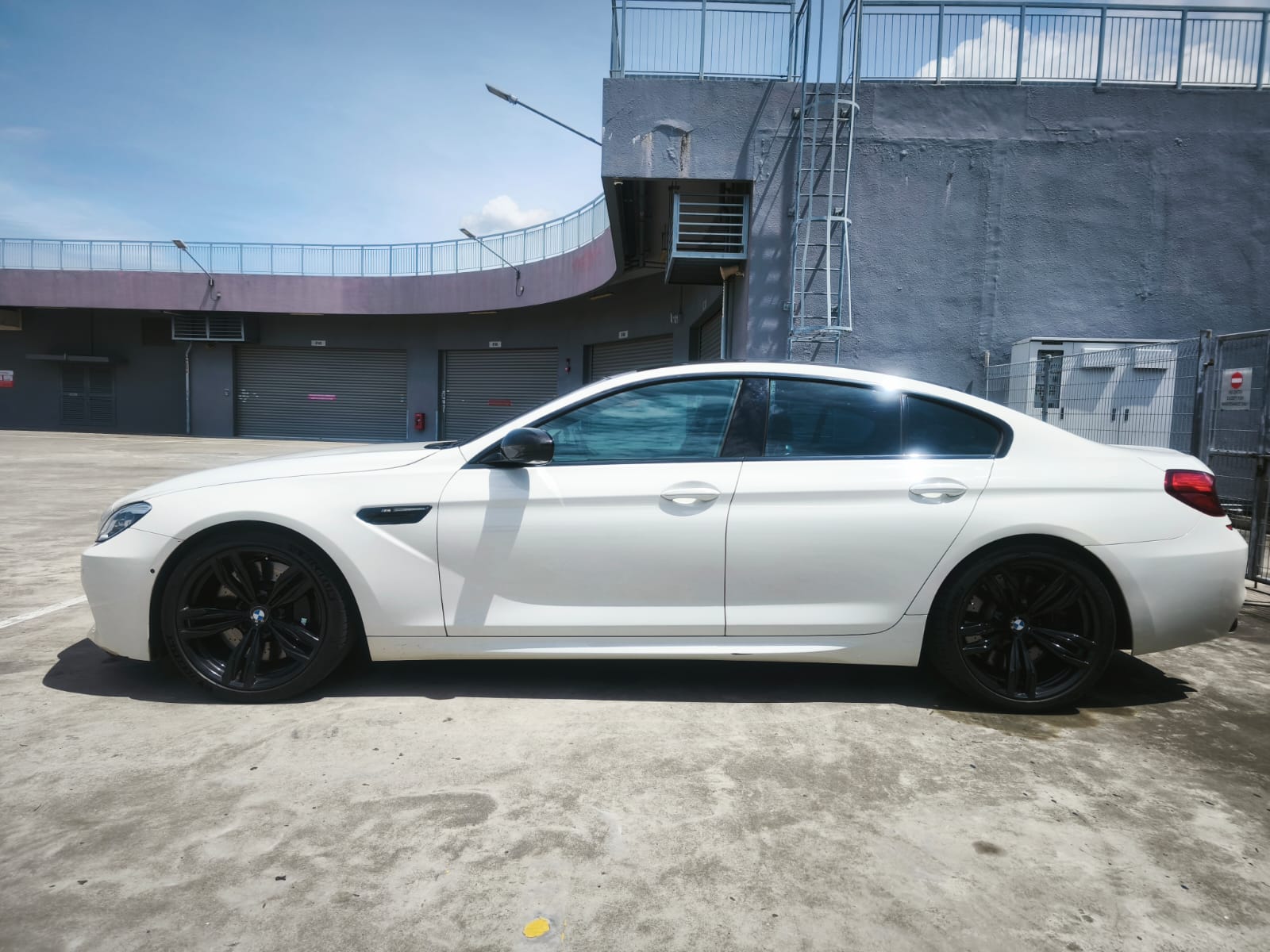 
								BMW M6 Gran Coupe full									