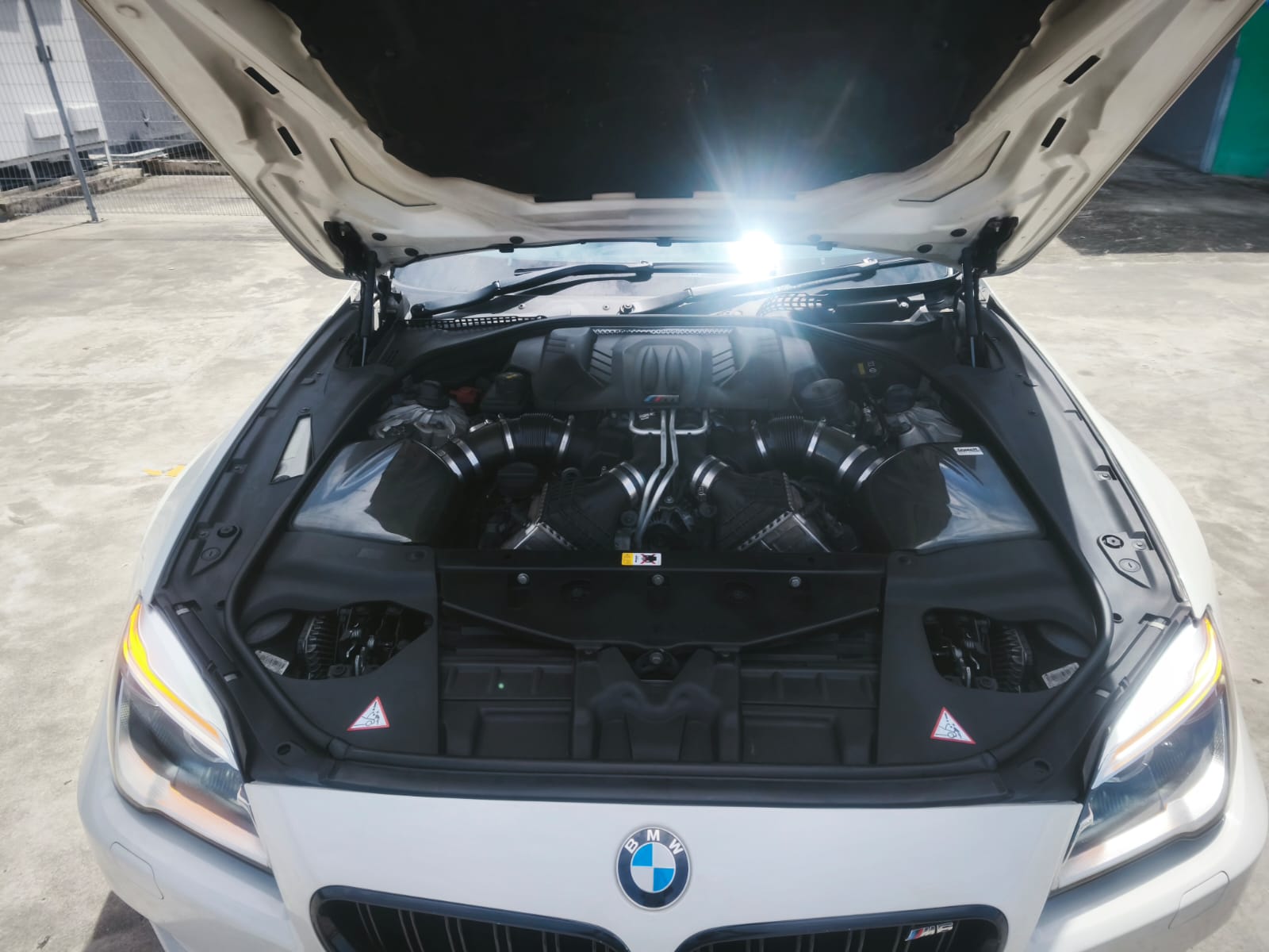 
								BMW M6 Gran Coupe full									