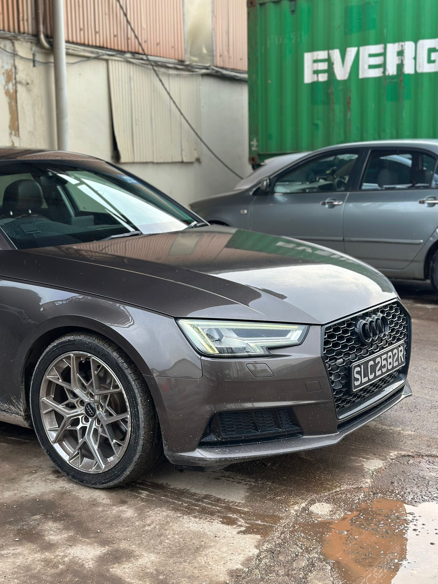 
								Audi A4 full									
