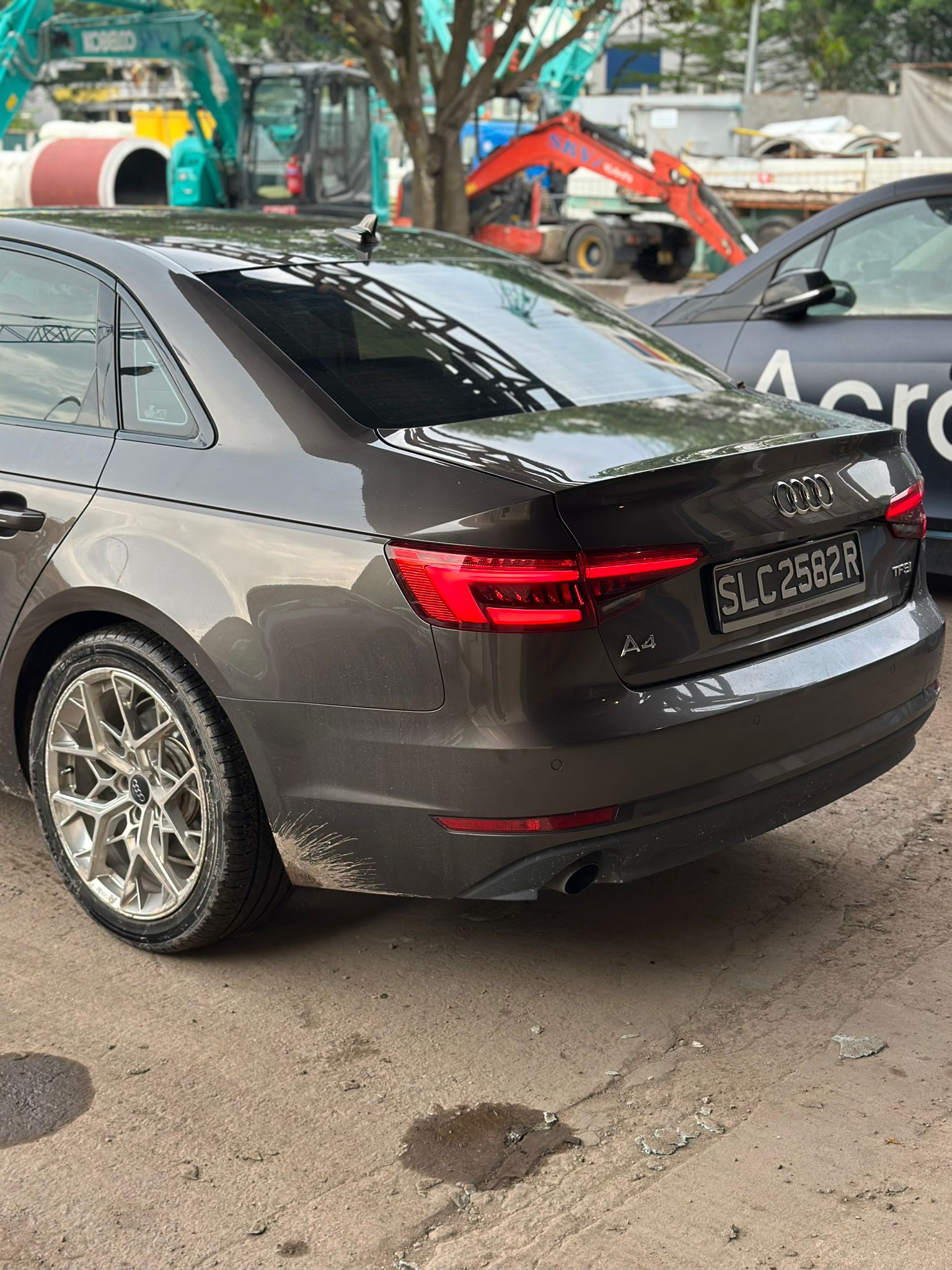 
								Audi A4 full									