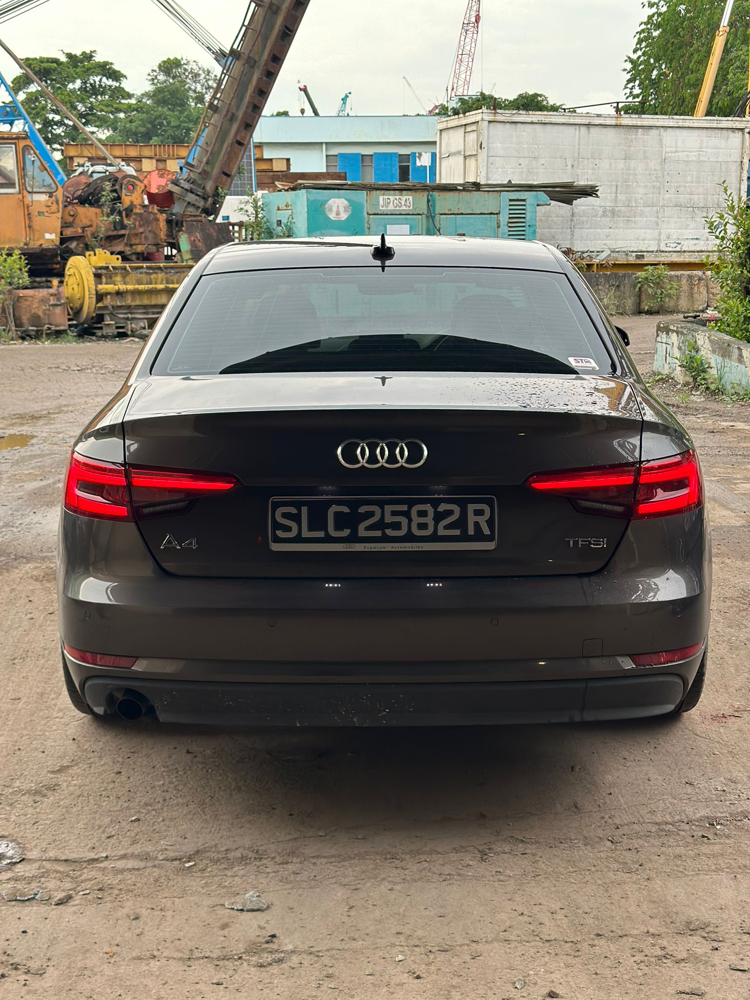 
								Audi A4 full									
