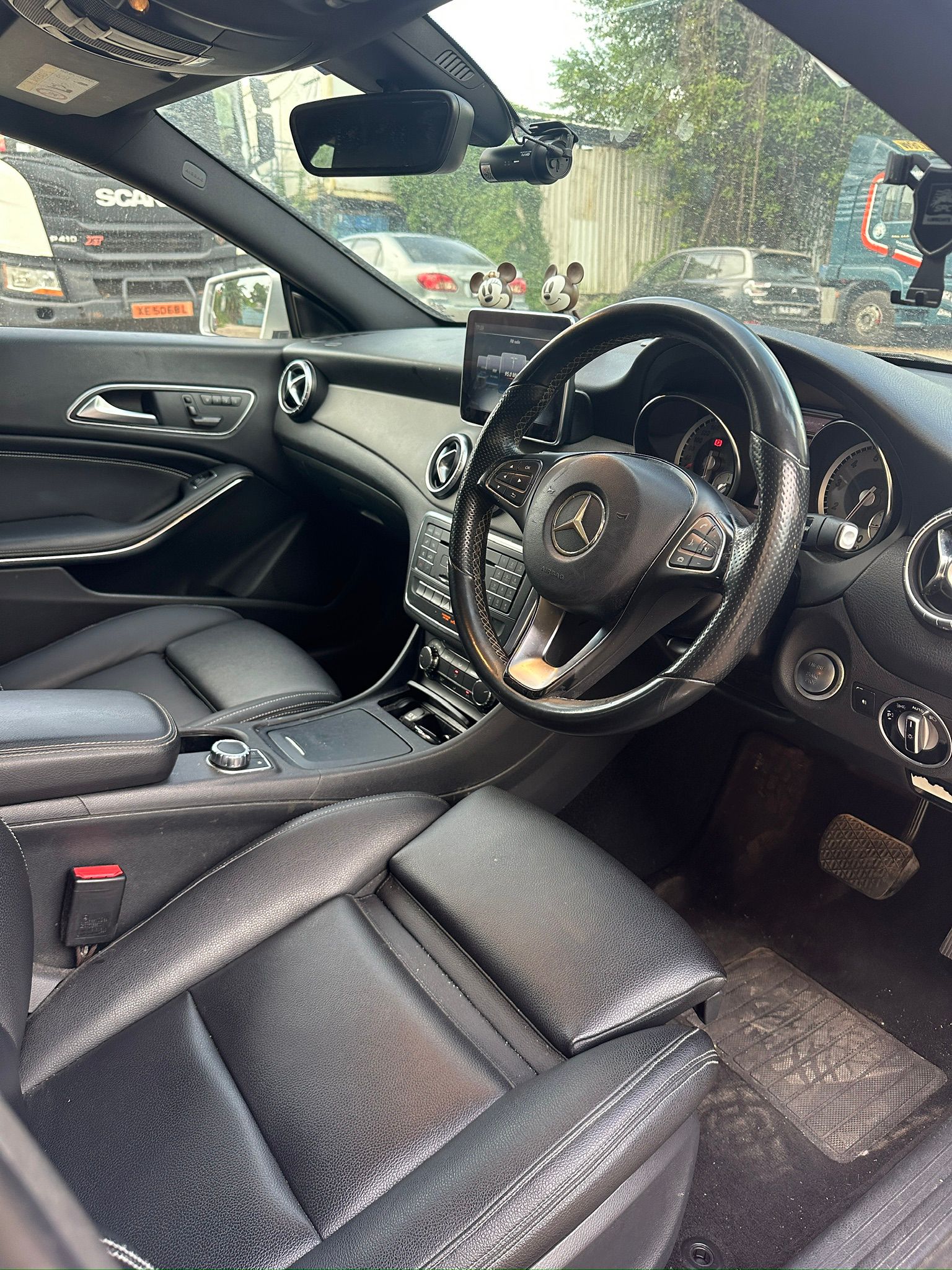 
								Mercedes CLA 200 full									