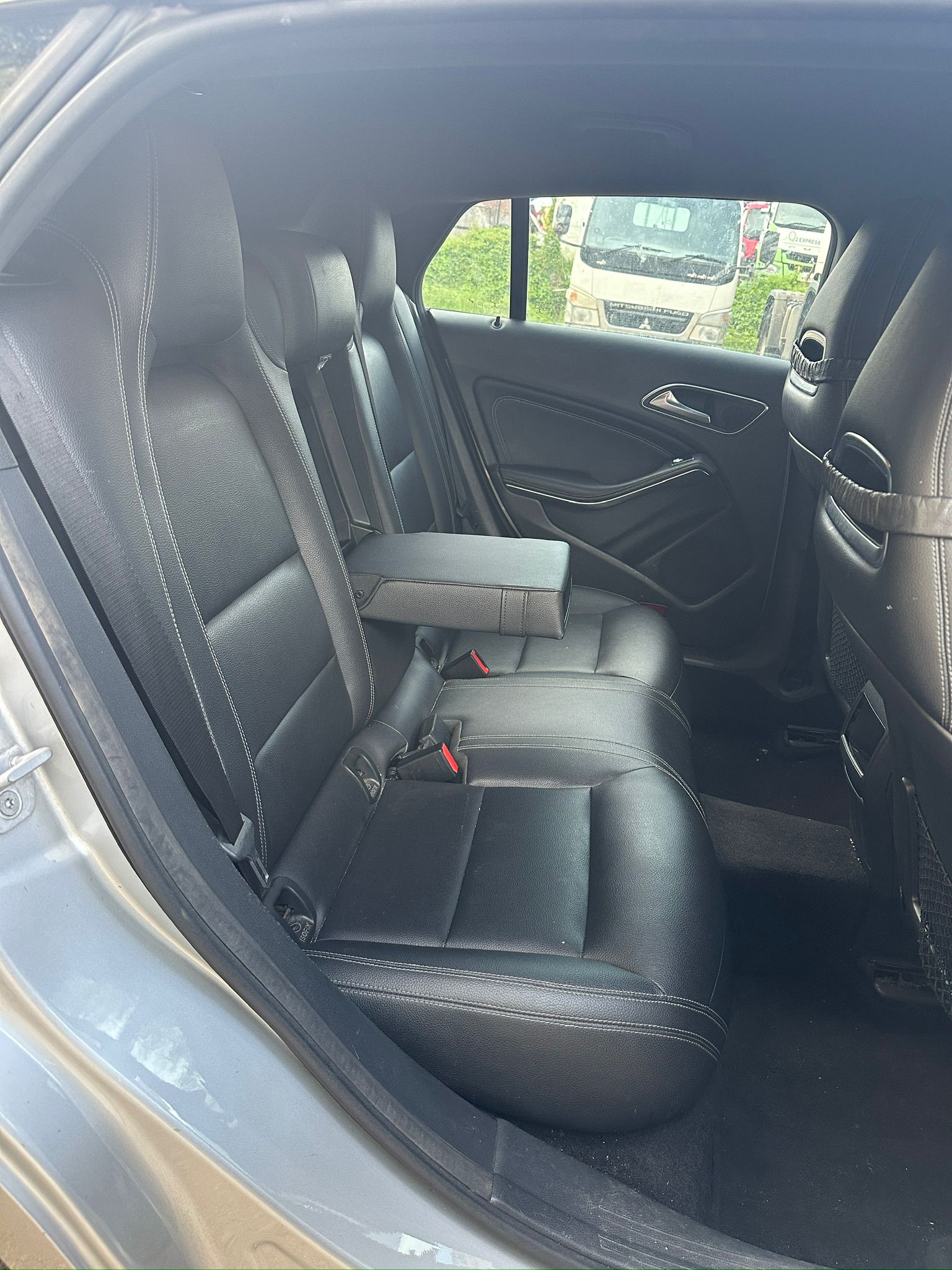 
								Mercedes CLA 200 full									