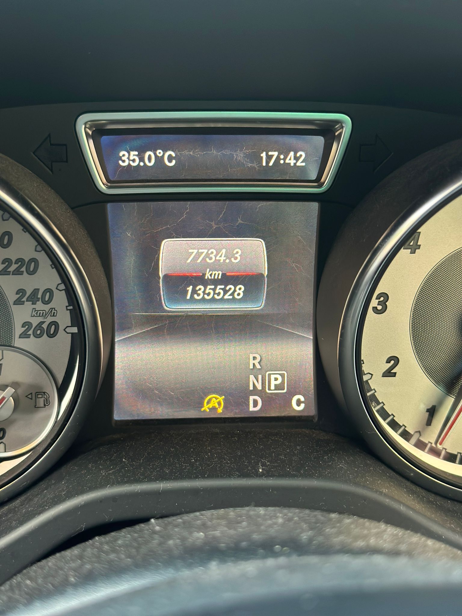 
								Mercedes CLA 200 full									